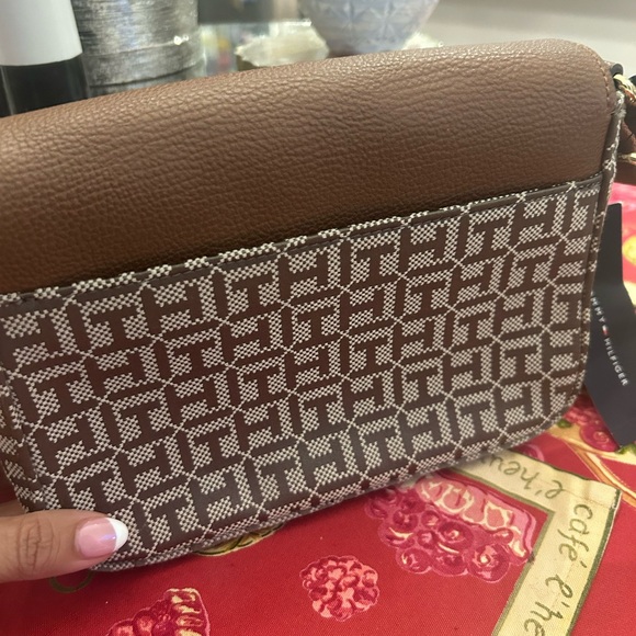Lovely Tommy Hilfiger bag - Picture 3 of 5